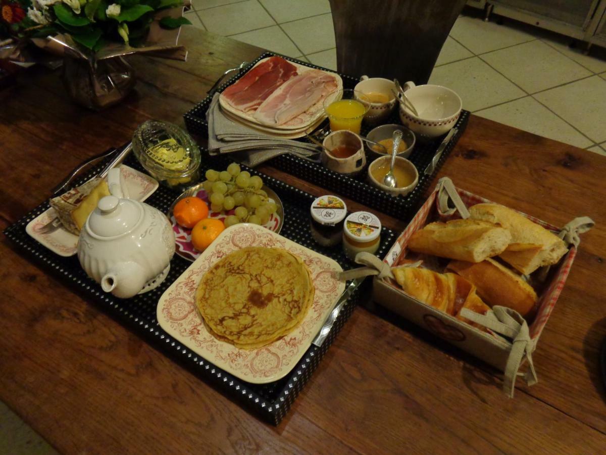 La Tour De Quinsonnas Bed and Breakfast Serezin-de-la-Tour Esterno foto